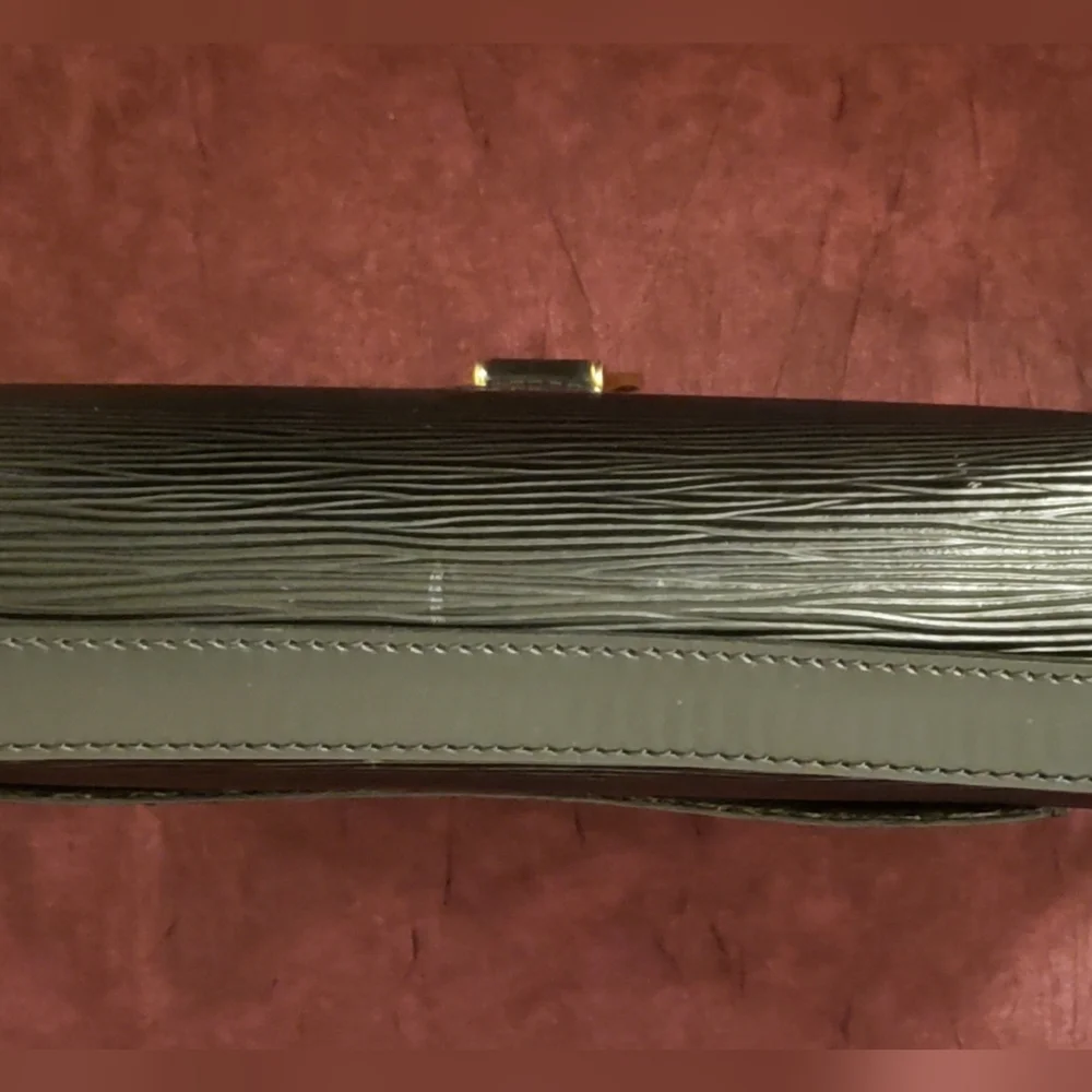 Authentic Louis Vuitton epi leather saddle bag black - Picture 7 of 14